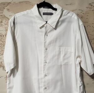 White short sleeve Daniel Cremieux Signature Collection button-down.